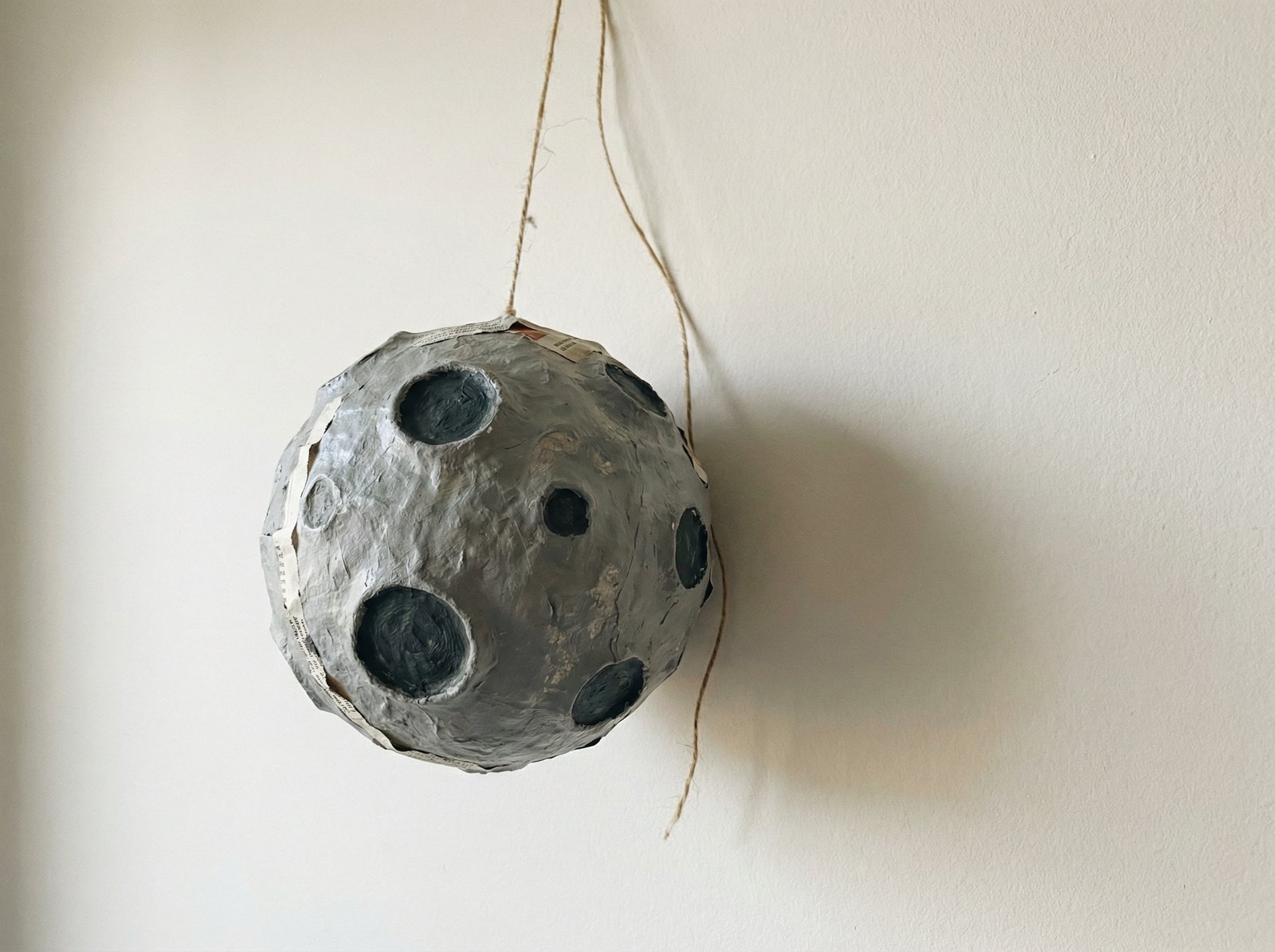 Объемная луна из папье-маше своими руками